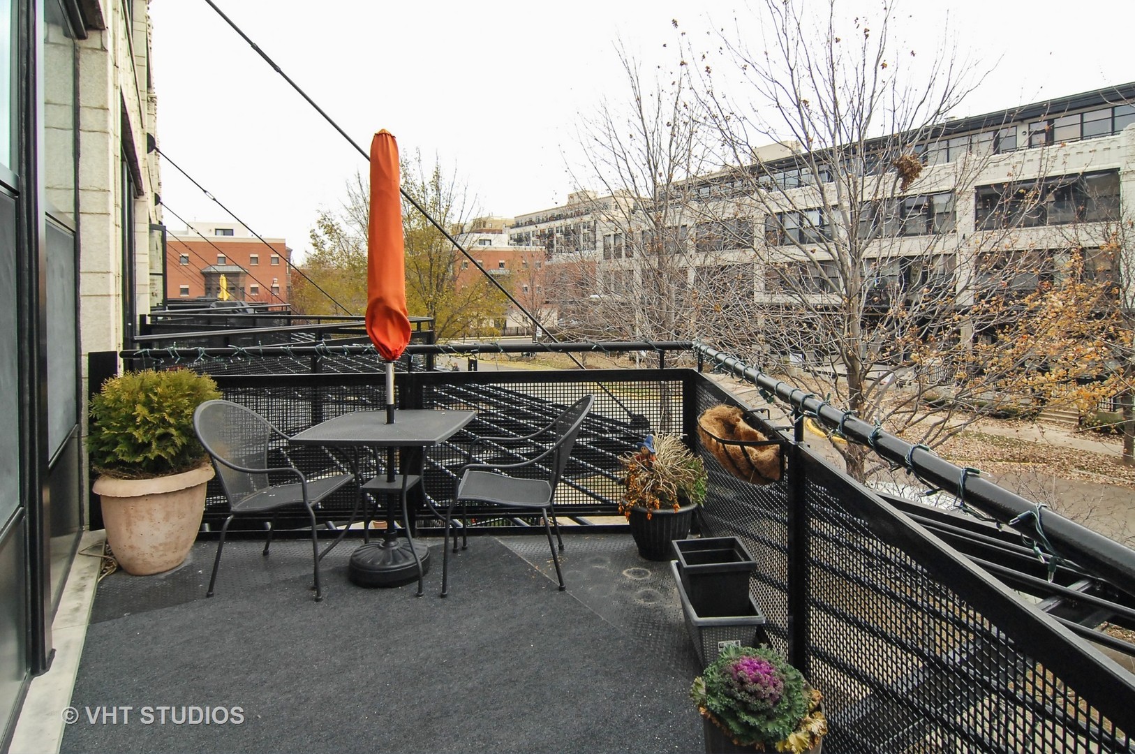 1000 West 15th Street, Unit 235 Chicago, IL 60608 - Photo 2 of 16 a view of an outdoor sitting area with couch