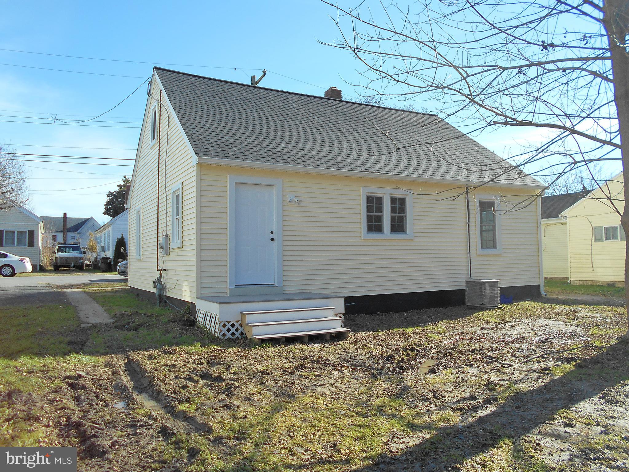 913 Central Avenue Cambridge, MD 21613 - Photo 19 of 20 Back of home Large rear yard