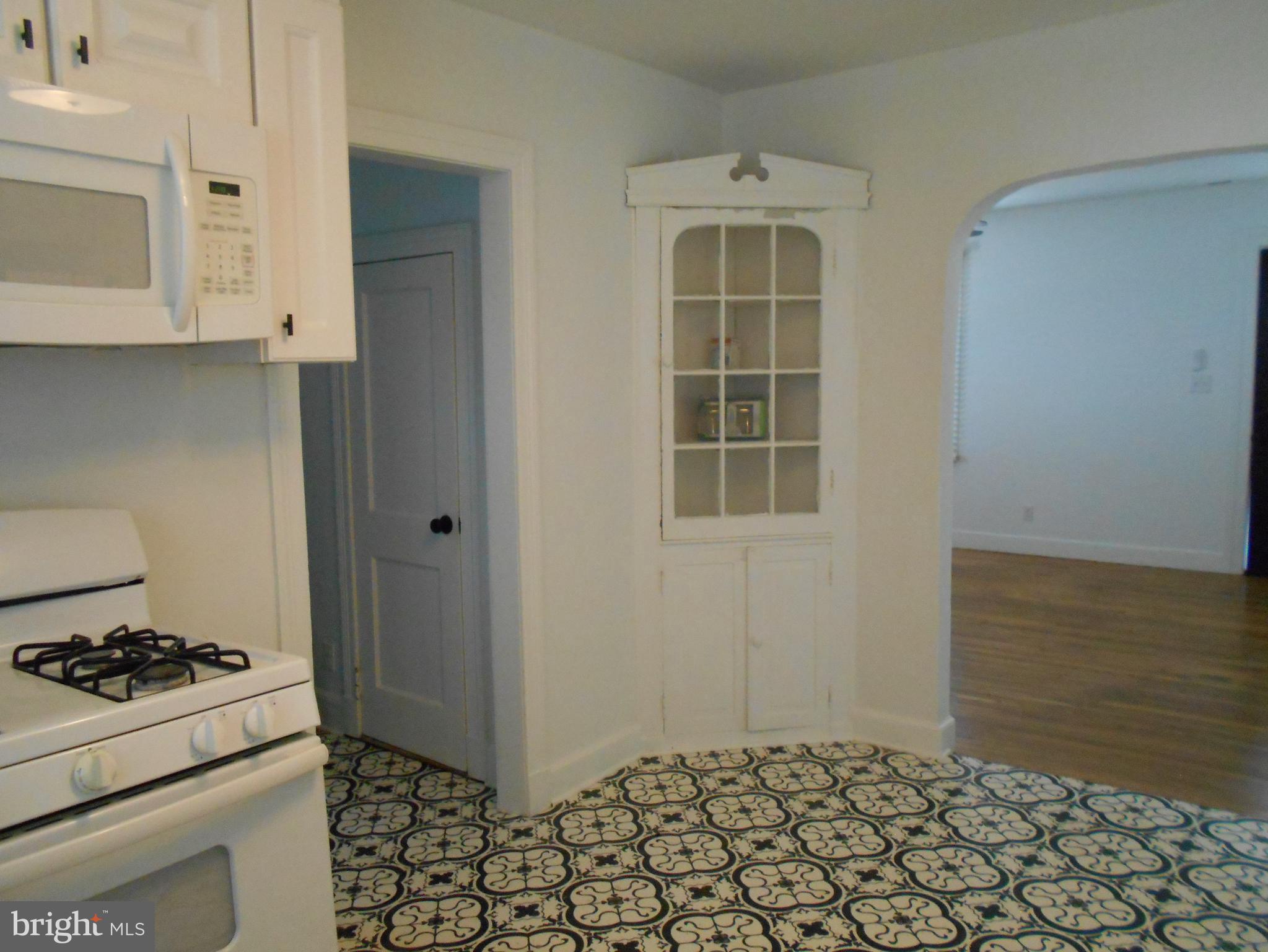 913 Central Avenue Cambridge, MD 21613 - Photo 5 of 20 Kitchen w/built in China cabinet.