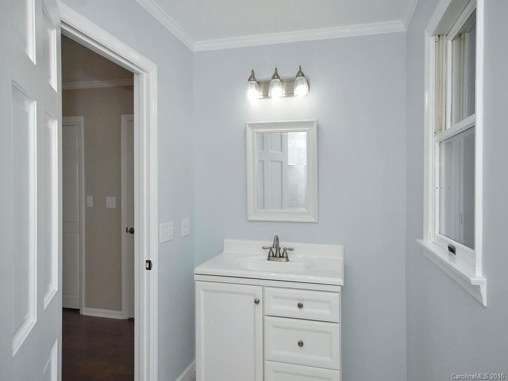 303 Balsam Road, Unit 12 Hendersonville, NC 28792 - Photo 11 of 21 Gallery Image 11