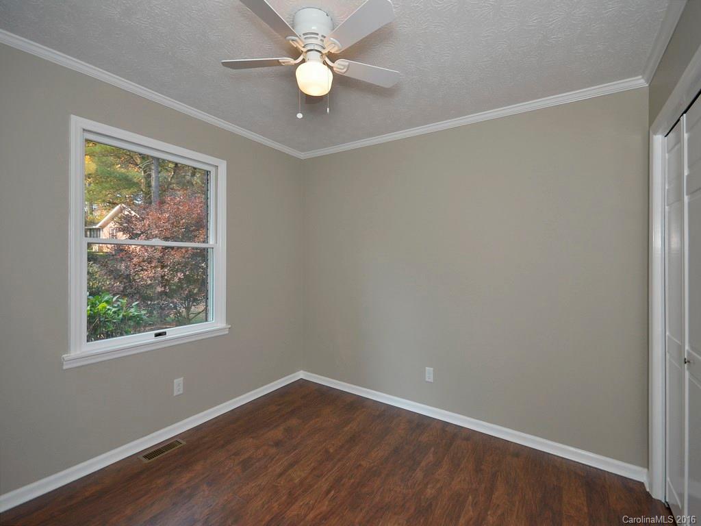 303 Balsam Road, Unit 12 Hendersonville, NC 28792 - Photo 13 of 21 Gallery Image 13