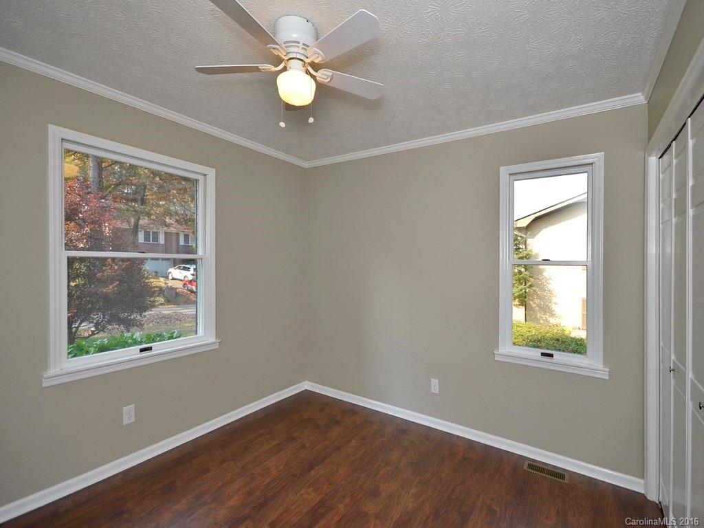 303 Balsam Road, Unit 12 Hendersonville, NC 28792 - Photo 16 of 21 Gallery Image 16
