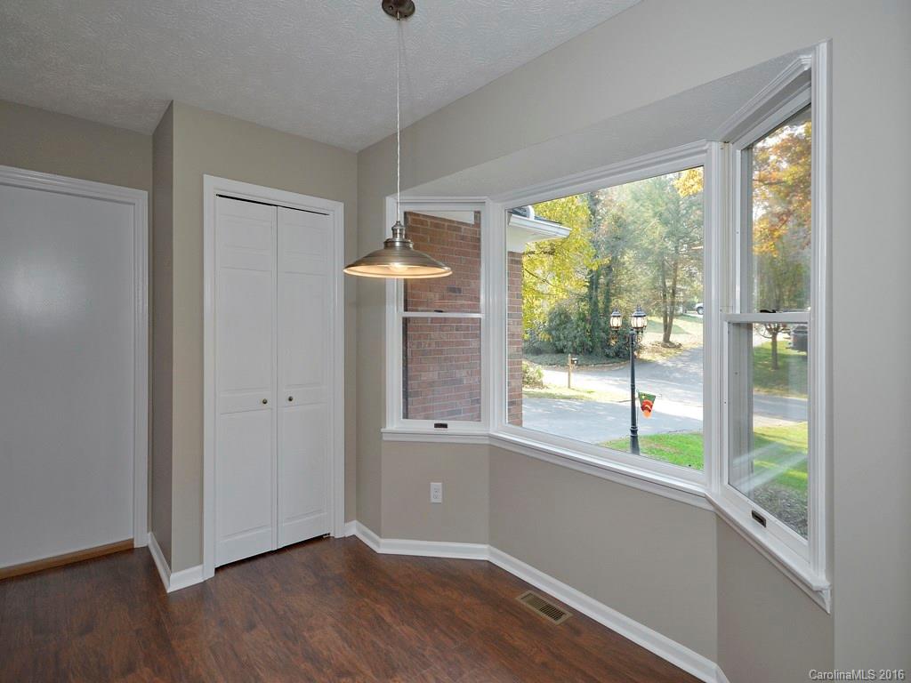 303 Balsam Road, Unit 12 Hendersonville, NC 28792 - Photo 9 of 21 Gallery Image 9
