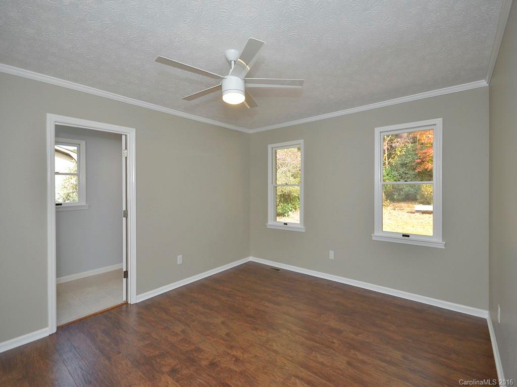 303 Balsam Road, Unit 12 Hendersonville, NC 28792 - Photo 10 of 21 Gallery Image 10