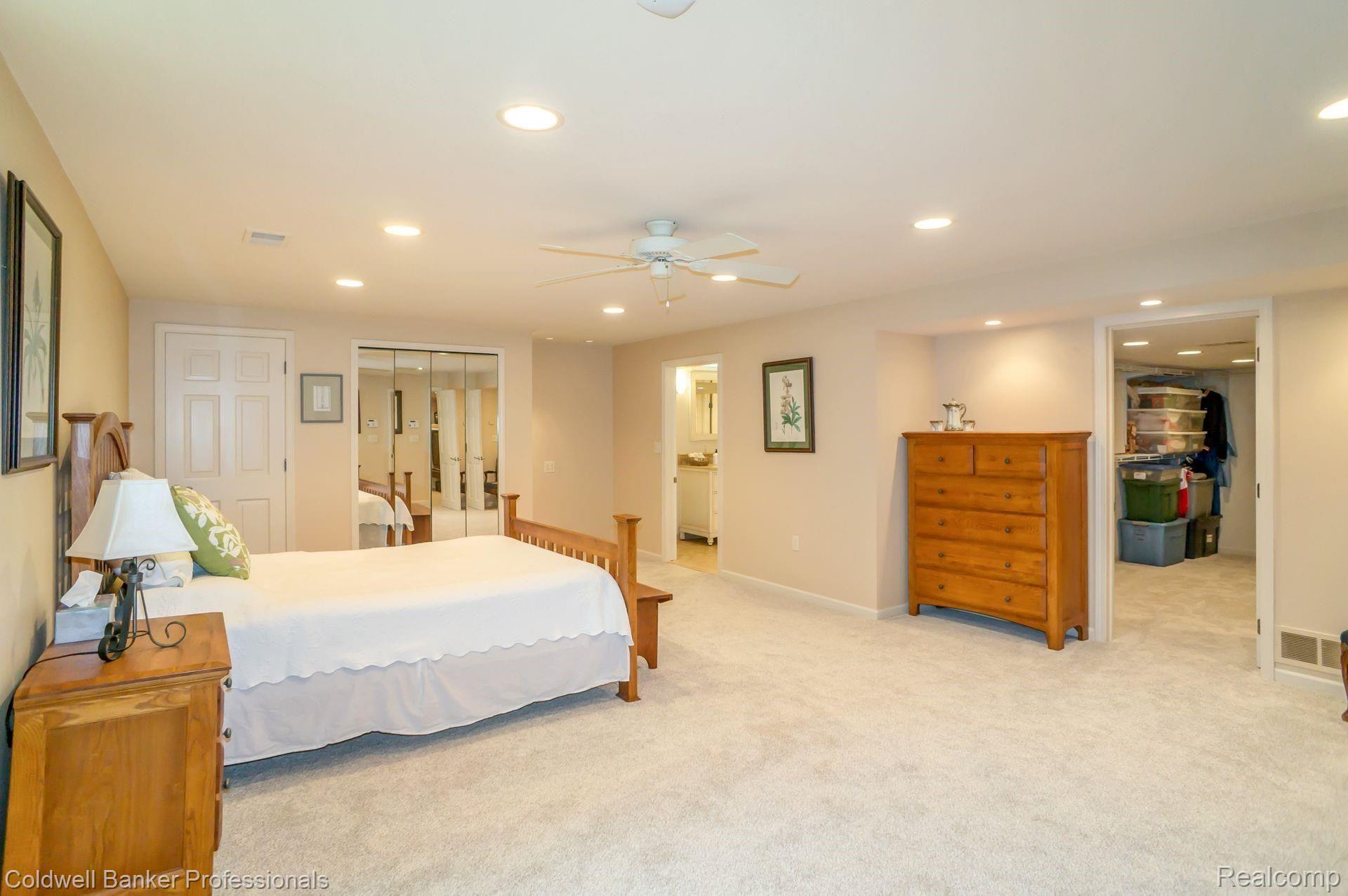 31226 Country Ridge Circle Farmington, MI 48331 - Photo 37 of 50 31.jpg