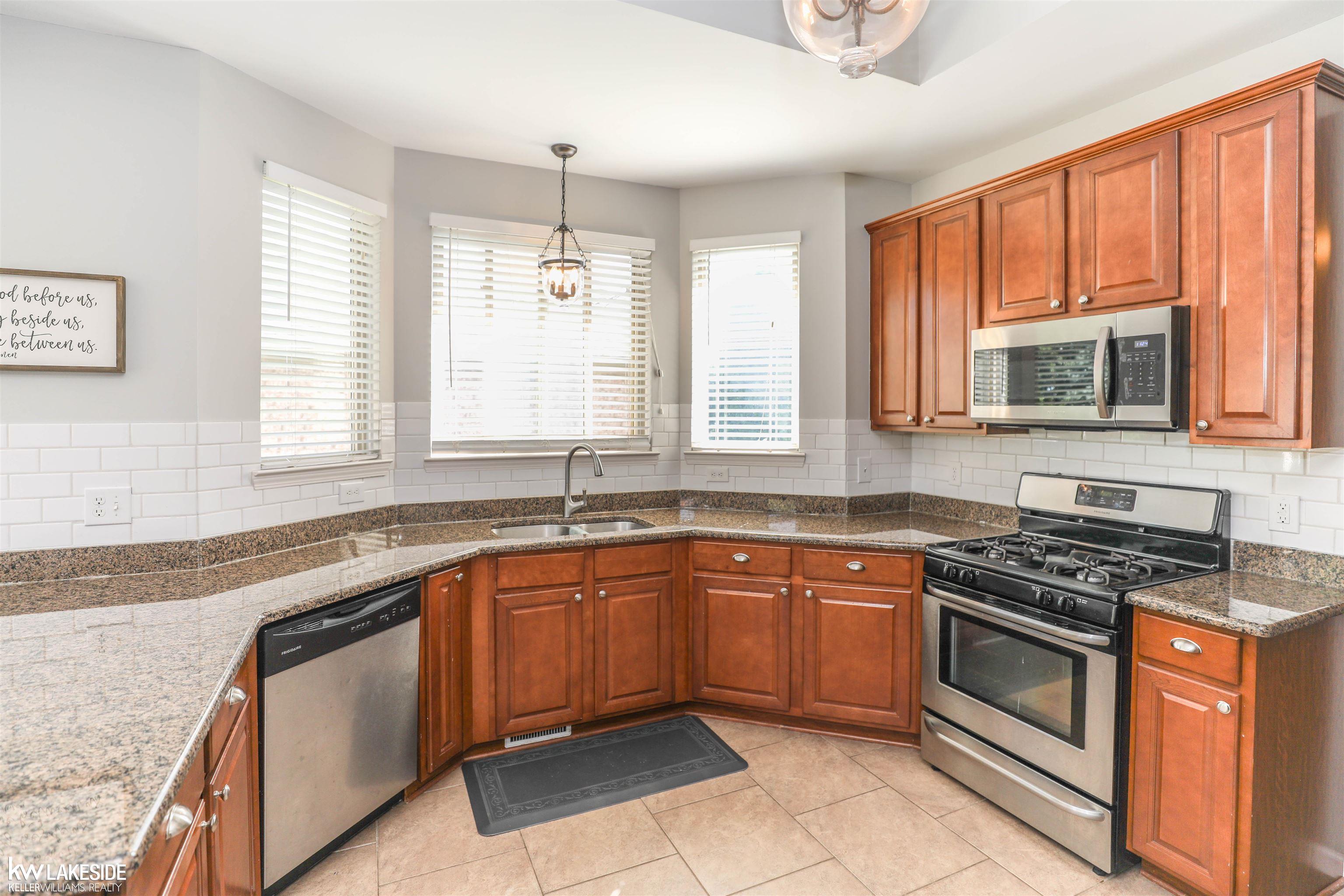 16455 Moore Park Road Macomb, MI 48044 - Photo 22 of 50 50122221-21.JPG