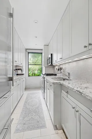 $895,000 | 865 1st Avenue, Unit 6E | Midtown East