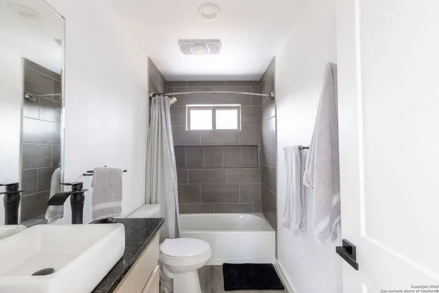 $1,875 | 1940 Green Hill Drive, Canyon Lake, TX 78133