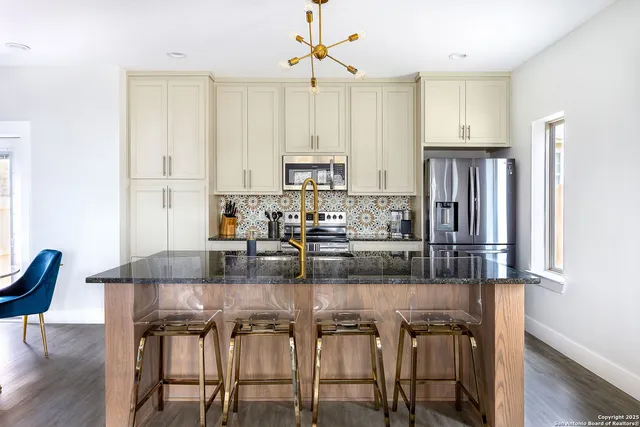 $1,875 | 1940 Green Hill Drive, Canyon Lake, TX 78133