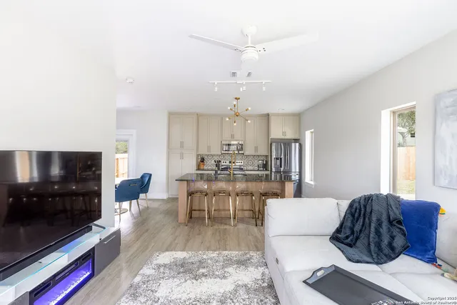 $1,875 | 1940 Green Hill Drive, Canyon Lake, TX 78133