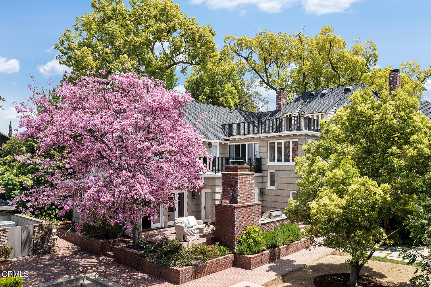 1375 Ridge Way Pasadena, CA 91106 - Photo 33 of 36 a view of a large building with a tree