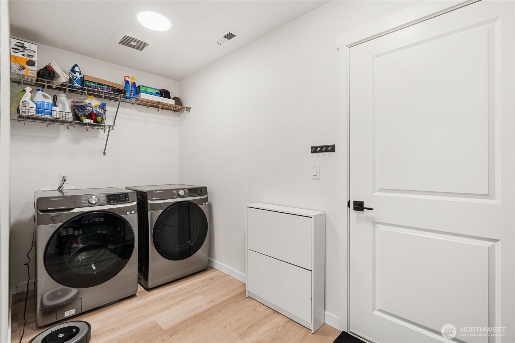 1090 Rw Fletcher Street Winlock, WA 98596 - Photo 16 of 40 a utility room with dryer and washer