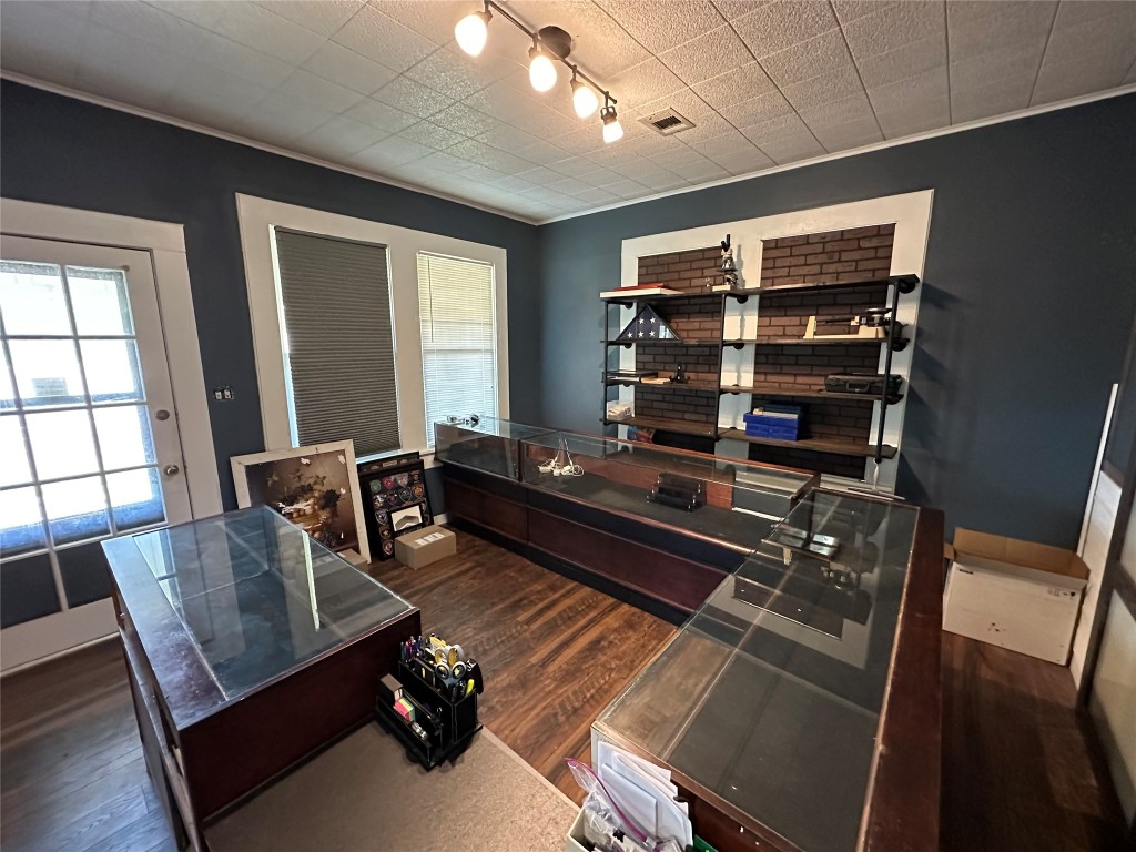620 North 5th Street Silsbee, TX 77656 - Photo 13 of 33 a living room with furniture and wooden floor
