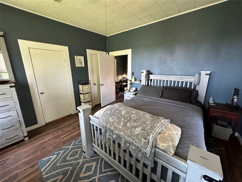 620 North 5th Street Silsbee, TX 77656 - Photo 15 of 33 a bedroom with furniture and a window