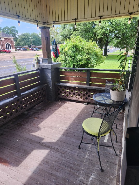 620 North 5th Street Silsbee, TX 77656 - Photo 26 of 33 a backyard of a house with table and chairs
