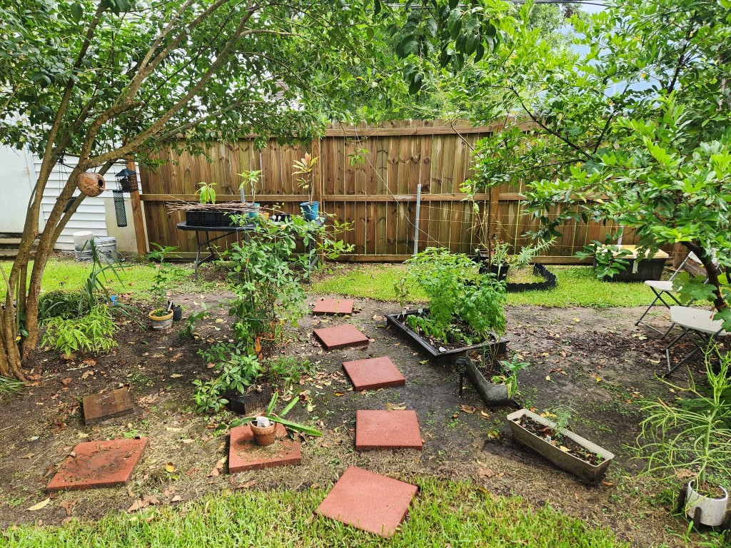 620 North 5th Street Silsbee, TX 77656 - Photo 29 of 33 a backyard of a house with a yard and outdoor seating