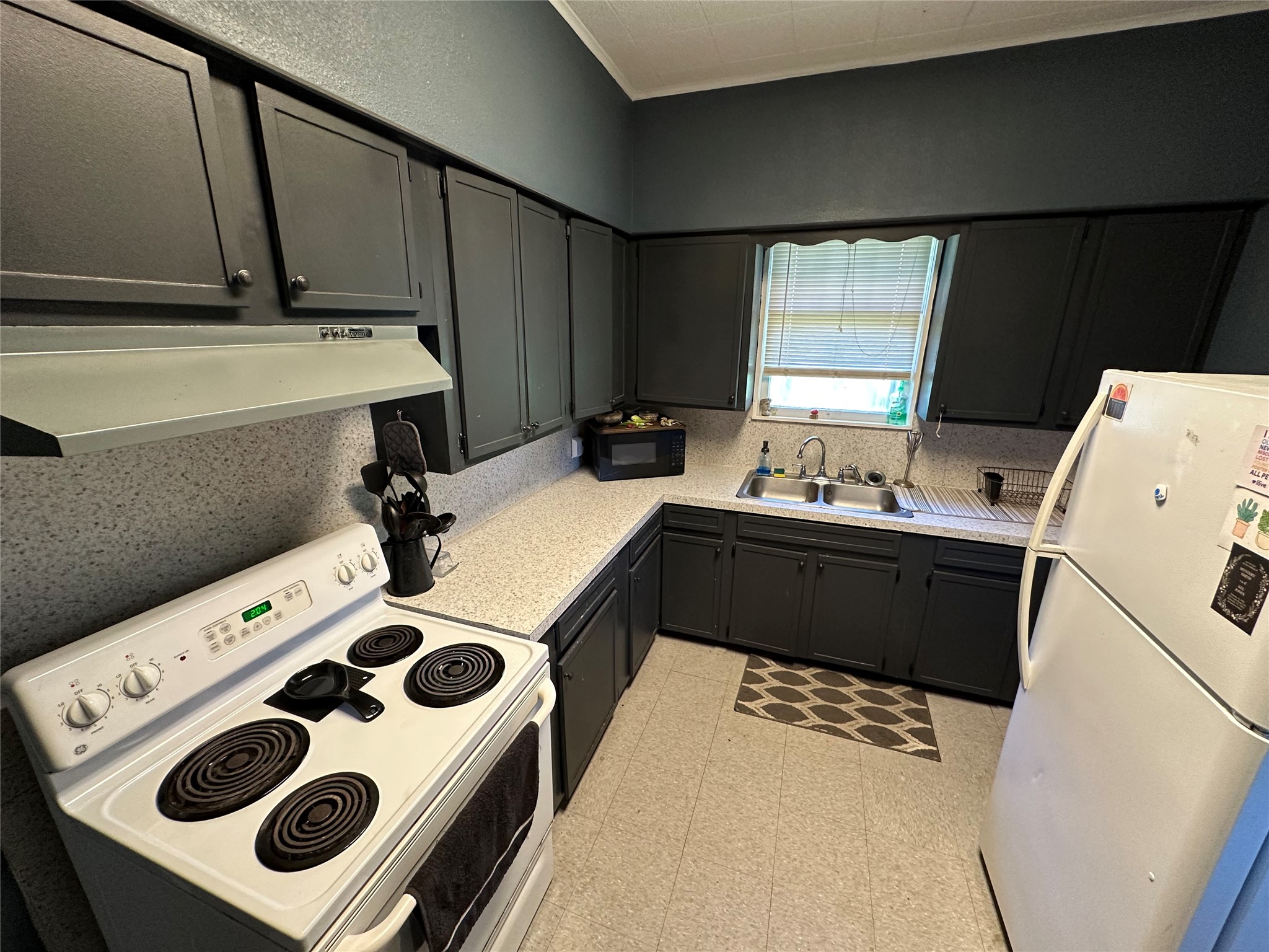 620 North 5th Street Silsbee, TX 77656 - Photo 6 of 33 a utility room with dryer and washer