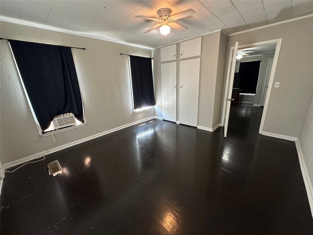620 North 5th Street Silsbee, TX 77656 - Photo 8 of 33 a view of a hallway with wooden floor
