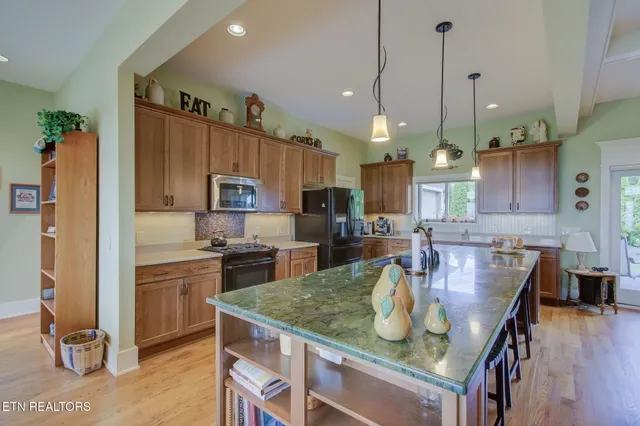 $850,000 | 433 Water View Drive, Rockwood, TN 37854