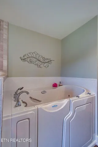 $850,000 | 433 Water View Drive, Rockwood, TN 37854