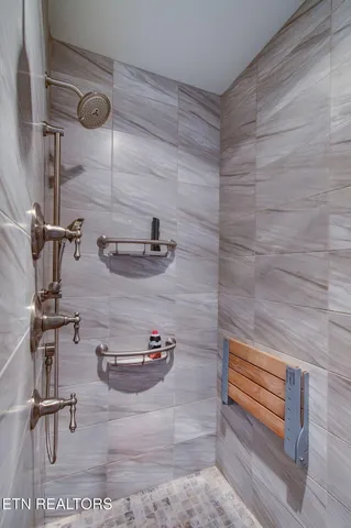 $850,000 | 433 Water View Drive, Rockwood, TN 37854