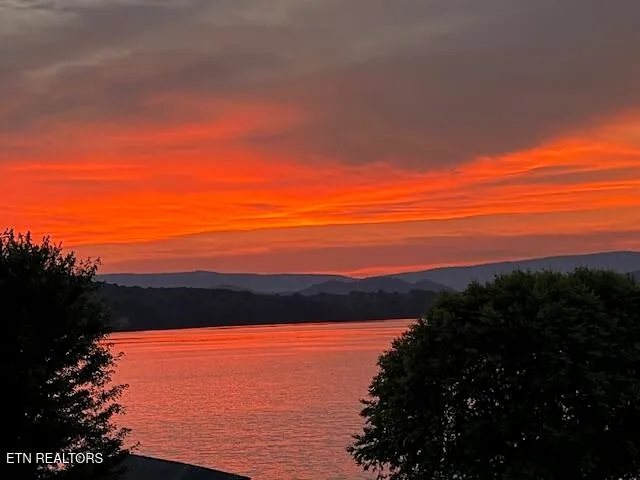 $850,000 | 433 Water View Drive, Rockwood, TN 37854