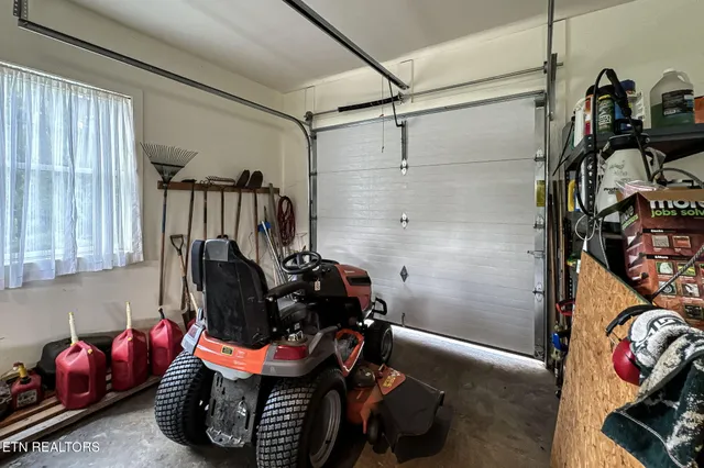 $850,000 | 433 Water View Drive, Rockwood, TN 37854