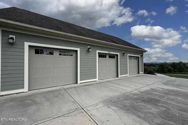 $850,000 | 433 Water View Drive, Rockwood, TN 37854