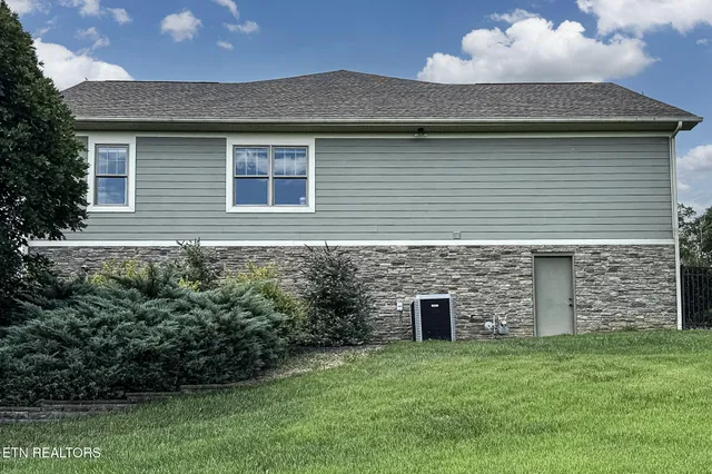 $850,000 | 433 Water View Drive, Rockwood, TN 37854