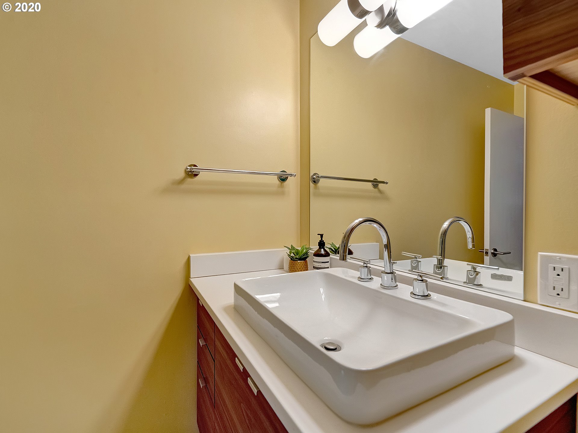 4544 Southwest 27th Avenue Portland, OR 97239 - Photo 22 of 31 Gallery Image 22