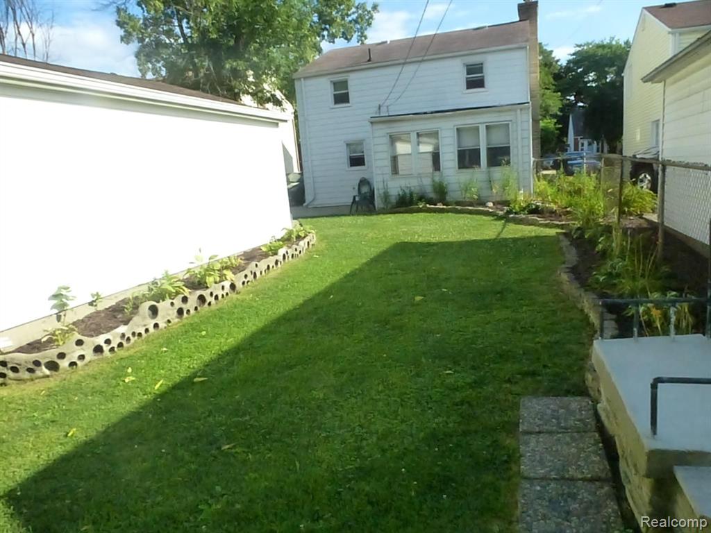 8651 Harding Center Line, MI 48015 - Photo 42 of 43