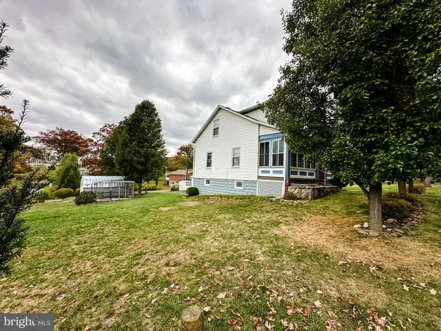 a view of a house with a yard