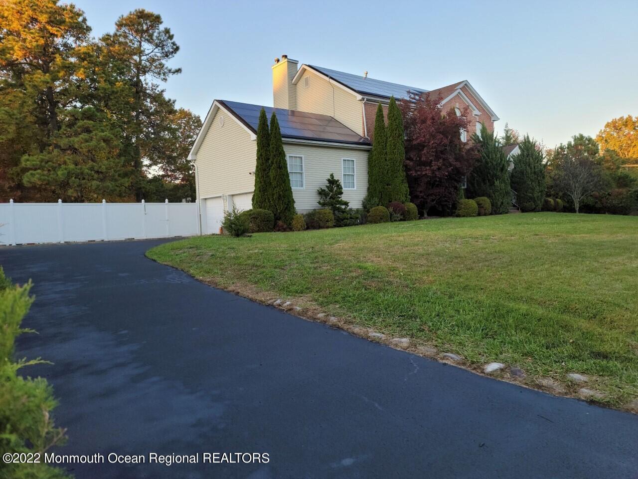 370 Freehold Road Jackson, NJ 08527 - Photo 3 of 47 370 driveway