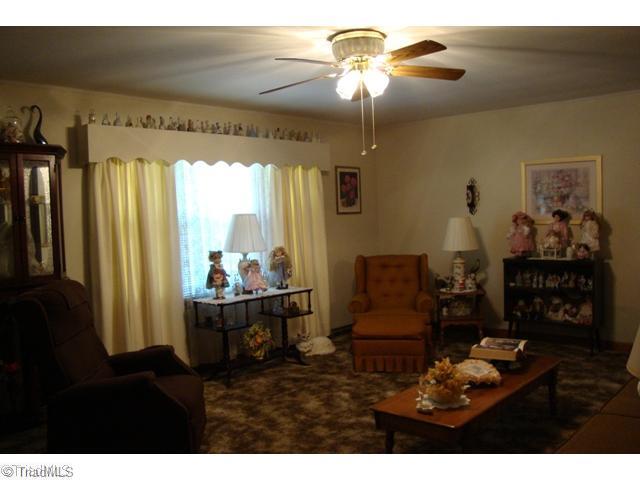 5740 Tomahawk Road Winston-Salem, NC 27106 - Photo 3 of 9 Living Room.