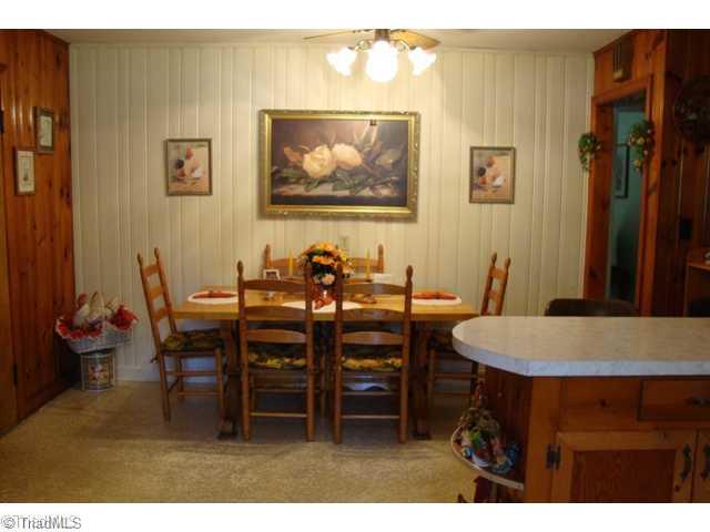 5740 Tomahawk Road Winston-Salem, NC 27106 - Photo 6 of 9 Breakfast.