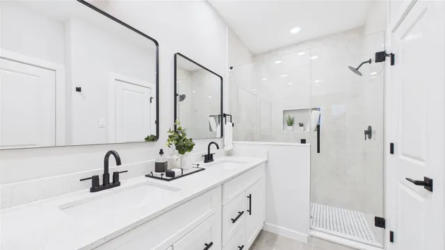 $335,000 | 5030 Creekmont Drive, Houston, TX 77091