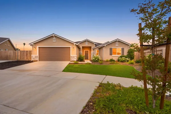 $469,900 | 2198 West Ambassador Way, Hanford, CA 93230