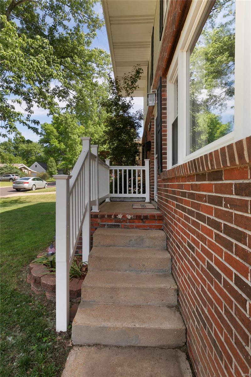 432 Rosedale Terrace Ballwin, MO 63021 - Photo 3 of 21 Gallery Image 3