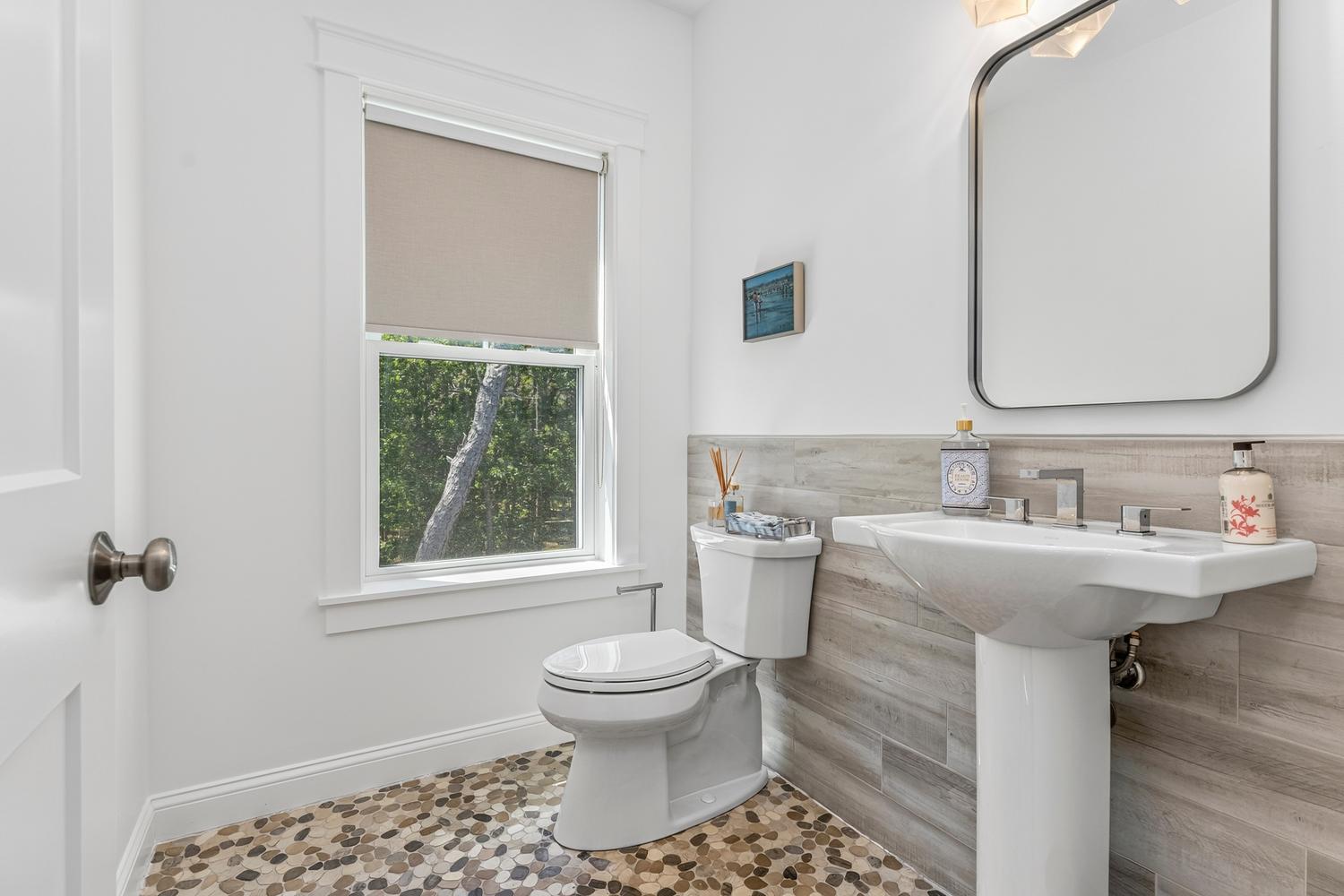 423 Seaside Avenue Saco, ME 04072 - Photo 20 of 46 Half Bathroom