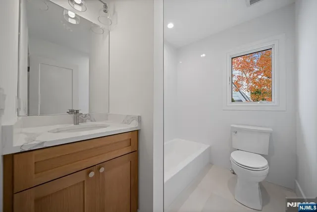 $999,000 | 4-10 Morlot Avenue, Fair Lawn, NJ 07410