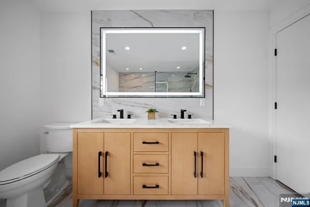 $999,000 | 4-10 Morlot Avenue, Fair Lawn, NJ 07410