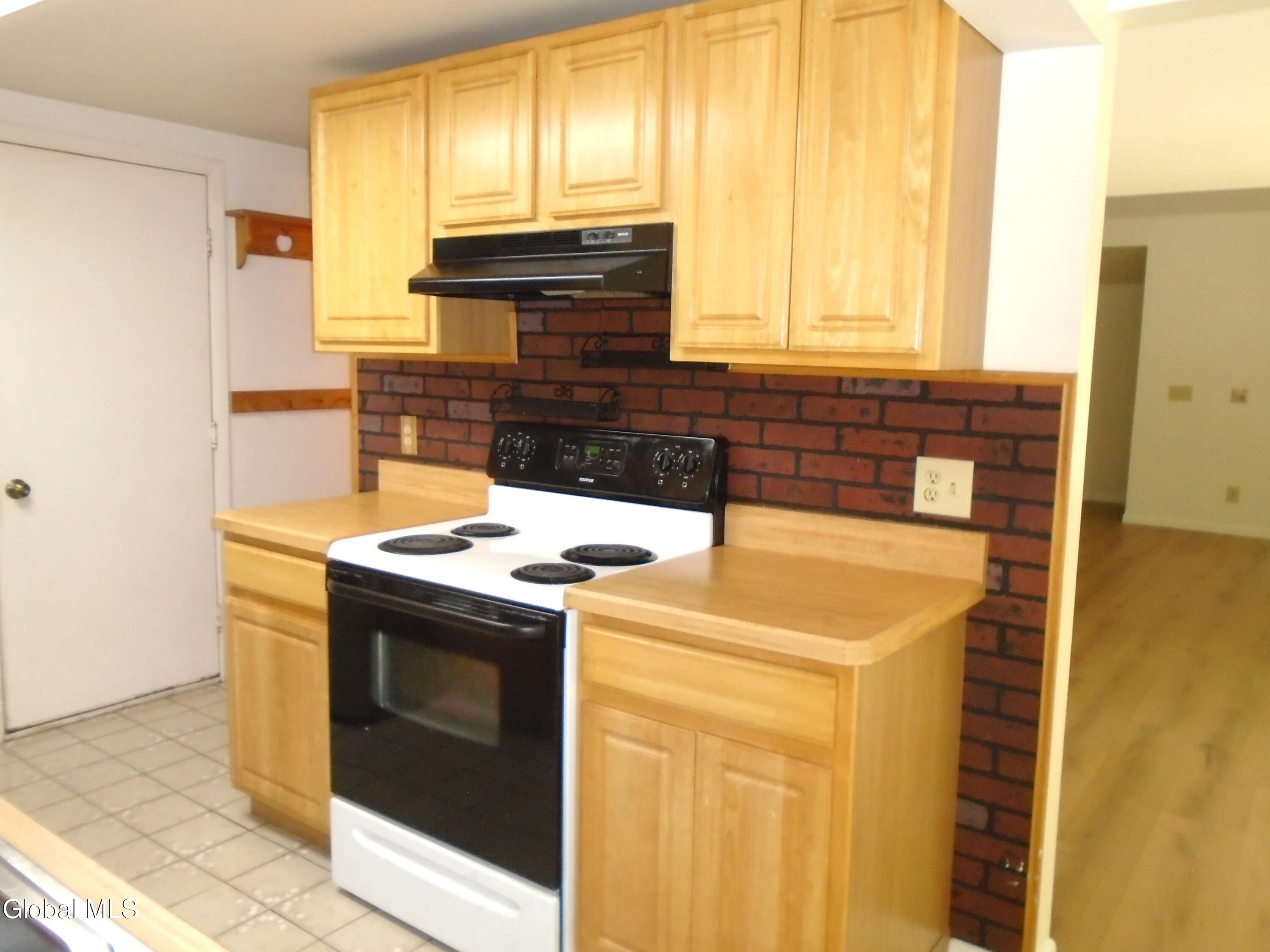 44 Thimbleberry Road Ballston Spa, NY 12020 - Photo 11 of 26 Kitchen