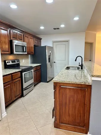 $2,300 | 8110 Toltec Court, Arlington, TX 76002