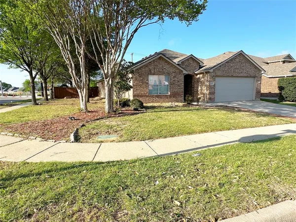 $2,300 | 8110 Toltec Court, Arlington, TX 76002
