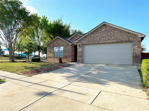 $2,300 | 8110 Toltec Court, Arlington, TX 76002