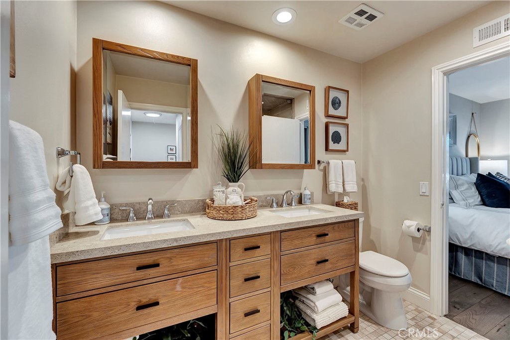 507 Cancha Newport Beach, CA 92660 - Photo 25 of 39 a bathroom with a toilet a sink and mirror