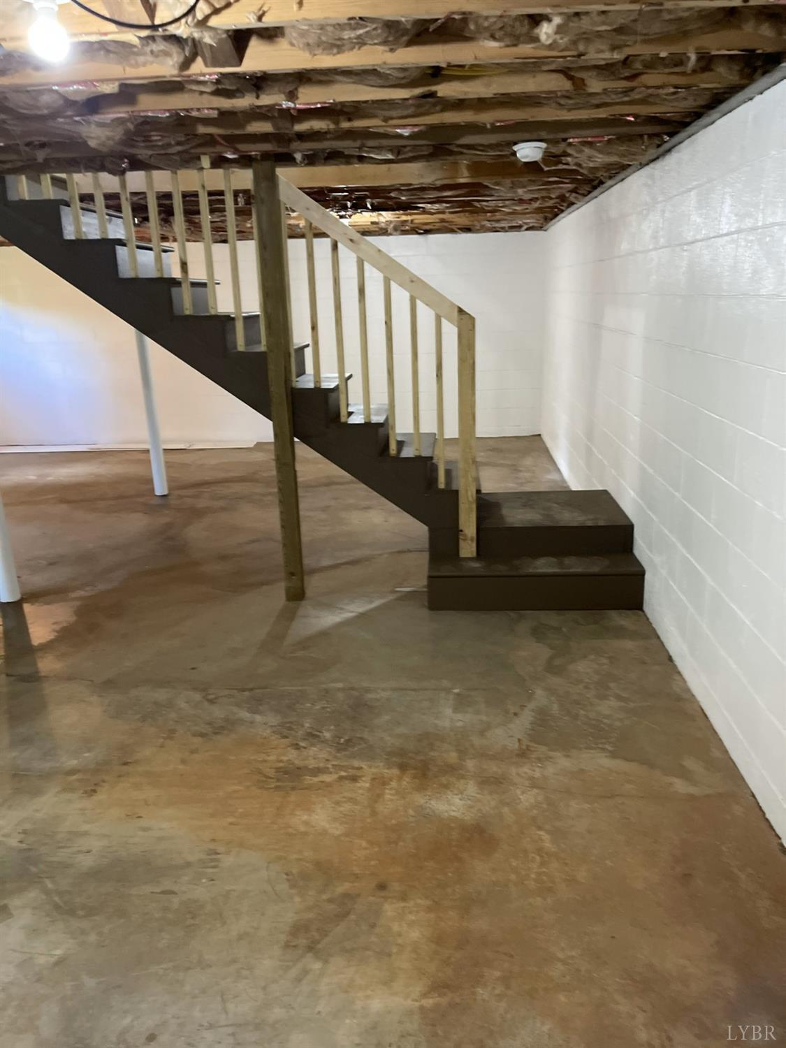 145 Church Street Amherst, VA 24521 - Photo 20 of 23 a view of entryway