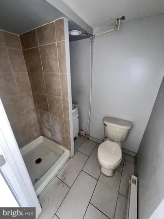 a bathroom with a toilet and a shower