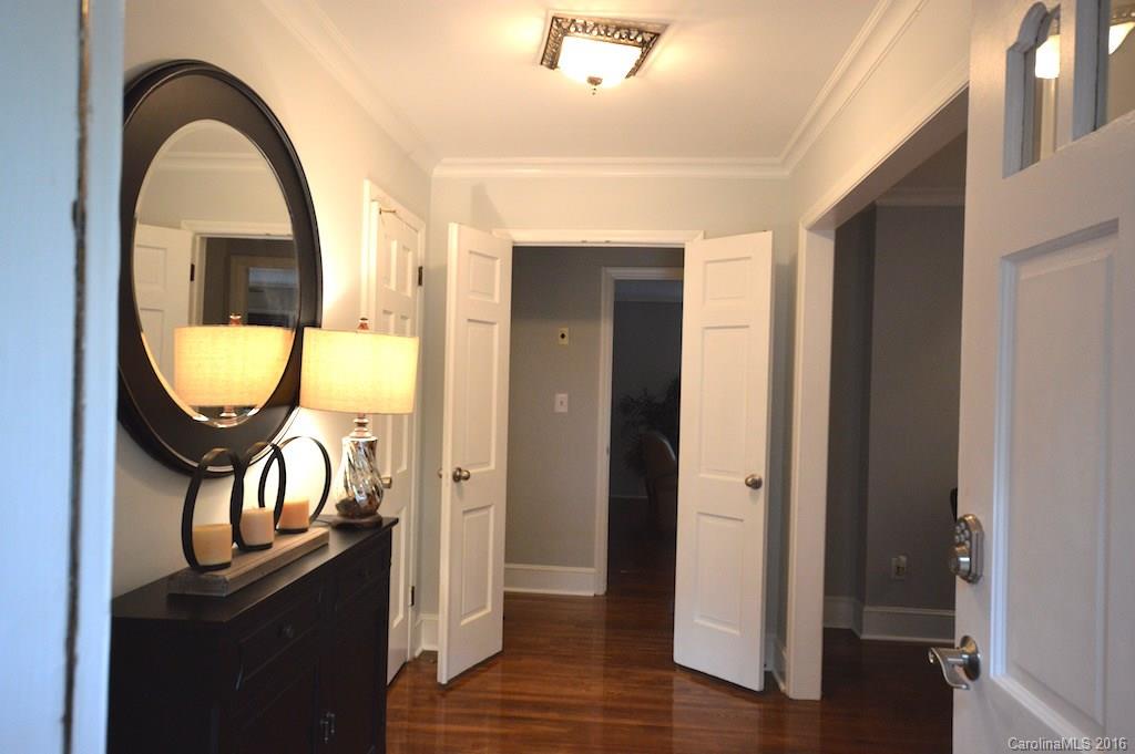 638 Sandridge Road Charlotte, NC 28210 - Photo 3 of 24 Gallery Image 3