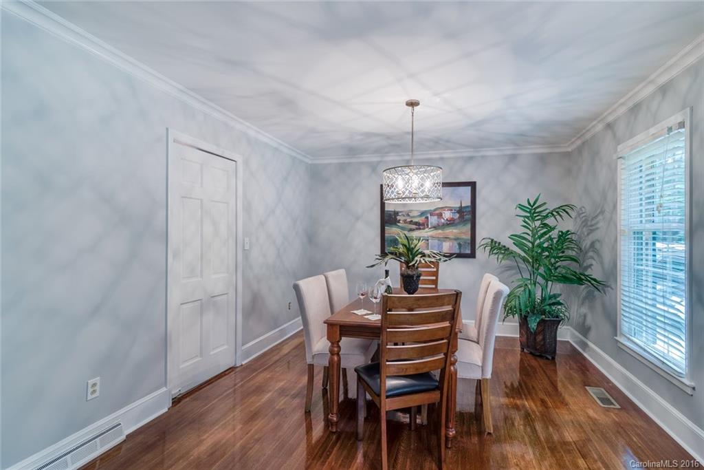 638 Sandridge Road Charlotte, NC 28210 - Photo 6 of 24 Gallery Image 6